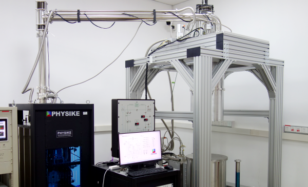 匹配室温孔超导磁体的干式稀释制冷机安装成功