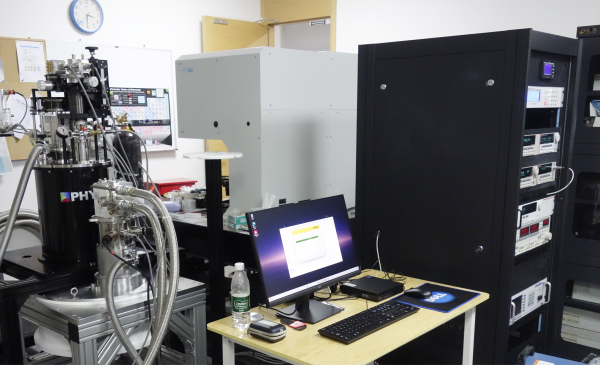 分体式低温高压磁光高压物性测试系统安装成功