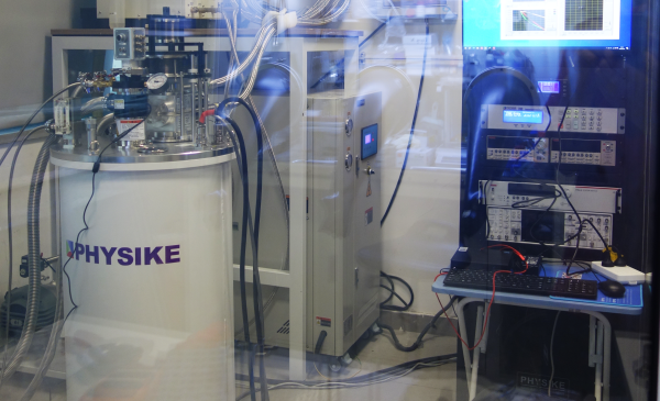 干式变温超导磁体系统安装成功